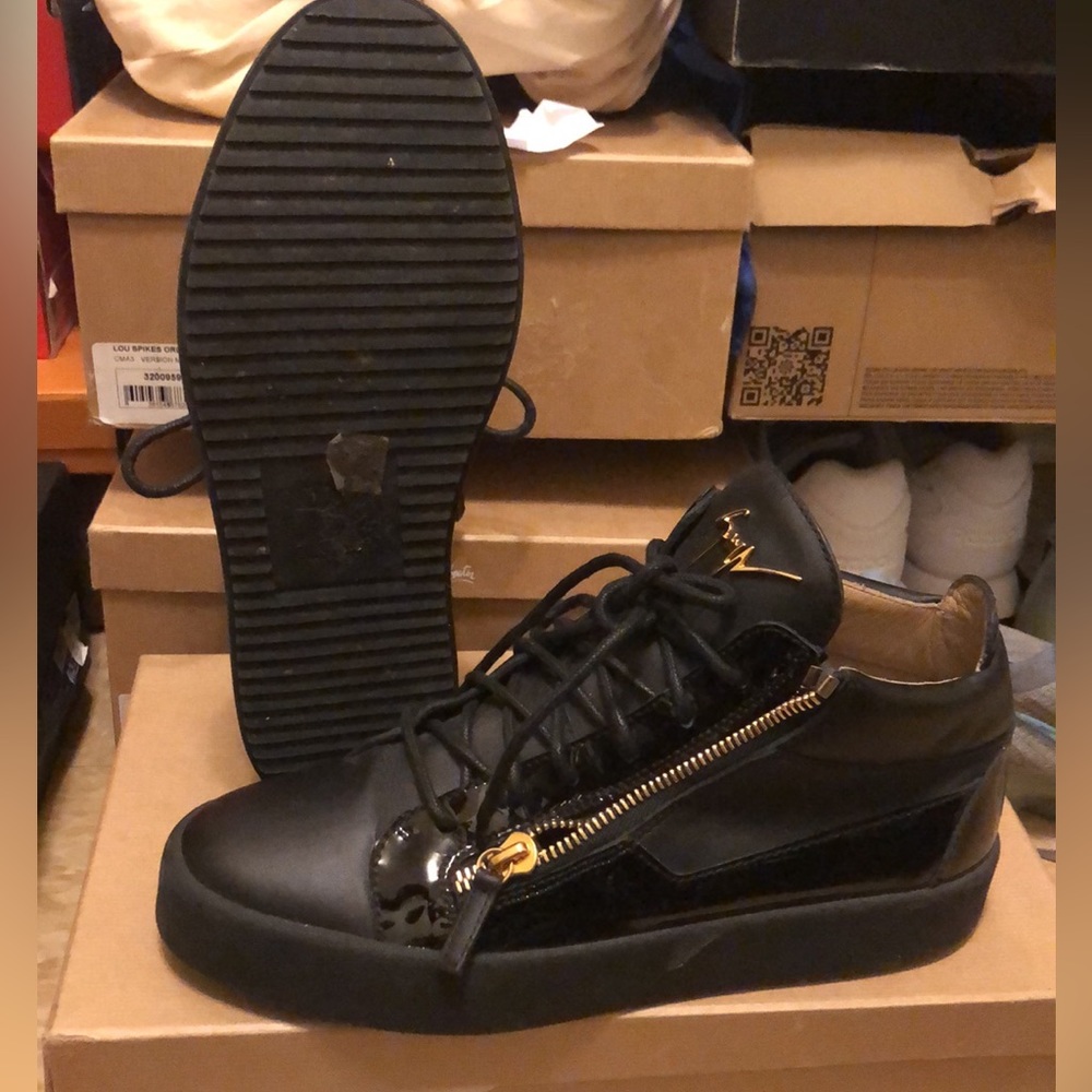 Used Giuseppe Causal sneaker’s